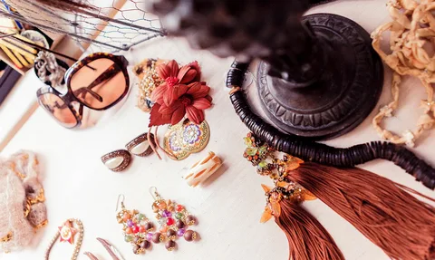 Top Fashion Accessories to Elevate Your Everyday Look: A 2024 Style Guide